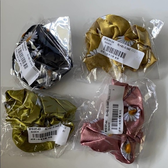Set of 4 Dainty Daisy Flower Shiny Scrunchies - Picture 8 of 8